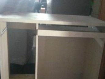 天津二手办公桌样品特价处理，数量有限先到先得